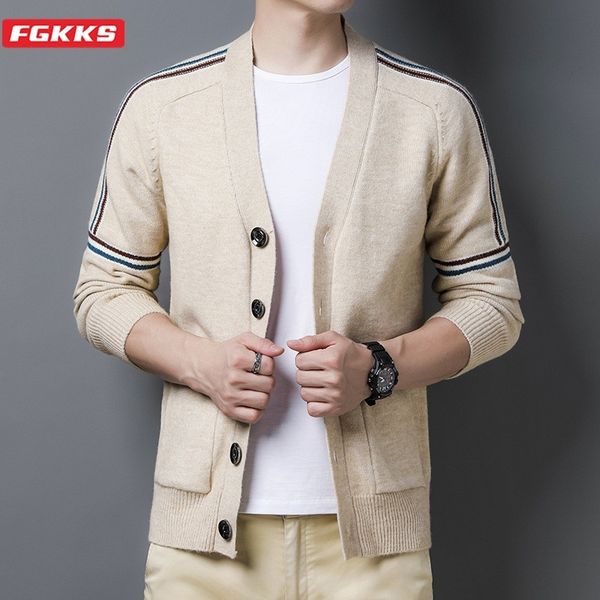 fgkks autumn brand men's cardigan sweater stripe comfortable warm men wool blend slim sweater male wild fashion casual sweaters 201022, White;black
fgkks autumn brand men's cardigan sweater stripe comfortable warm men wool blend slim sweater male wild fashion casual sweaters 201022, White;black