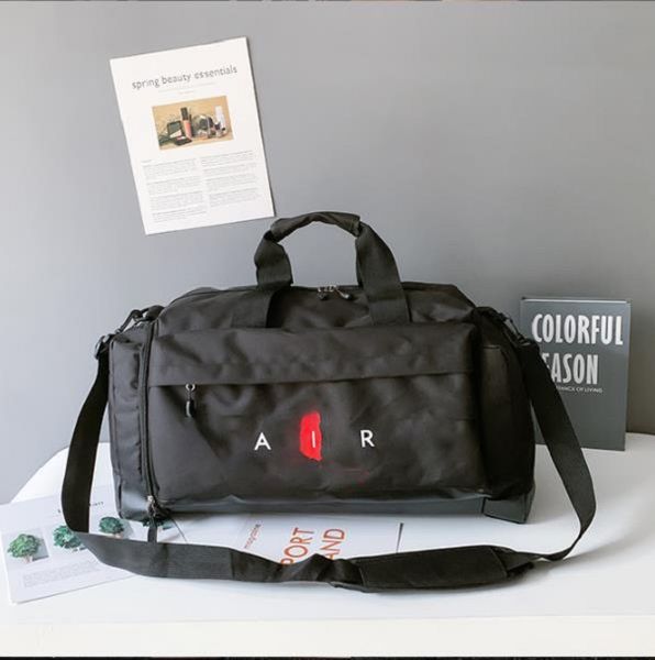 sport style handbags duffel bags travel bags fashion large capacity man woman luggage designer satchel bucket mulitfunctional outside
sport style handbags duffel bags travel bags fashion large capacity man woman luggage designer satchel bucket mulitfunctional outside