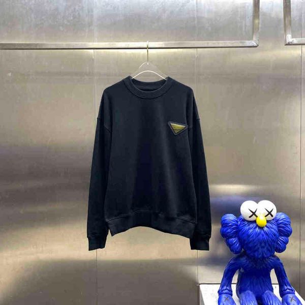 men's t-shirts 2022 europe's fashion luxury rubber triangle letter printed sweatshirt, famous designer, and explosive super large, White;black
men's t-shirts 2022 europe's fashion luxury rubber triangle letter printed sweatshirt, famous designer, and explosive super large, White;black