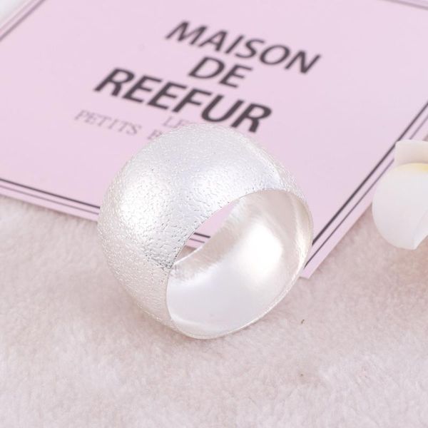 decorative napkin ring round shape metal napkin holder wedding party dinner table decor (silver)
decorative napkin ring round shape metal napkin holder wedding party dinner table decor (silver)