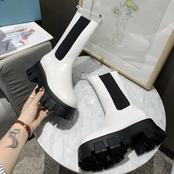 2020 new leather chunky heels high heels kelly buttoned square head side zipper british martin boots bare boot quality, Black
2020 new leather chunky heels high heels kelly buttoned square head side zipper british martin boots bare boot quality, Black
