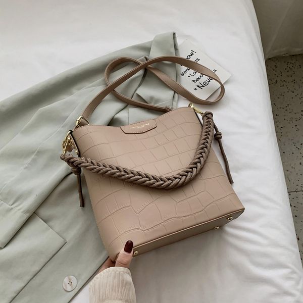 2020 summer new women's fashion bucket stone pattern shoulder ladies handbag picture-mother diagonal female bag, Black;red
2020 summer new women's fashion bucket stone pattern shoulder ladies handbag picture-mother diagonal female bag, Black;red