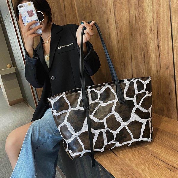 shoulder bags large vintage design women bag ladies high capacity female handbags pu leather handbangs
shoulder bags large vintage design women bag ladies high capacity female handbags pu leather handbangs
