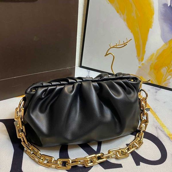 gold chain shoulder handbag lady dinner bag crossbody bag pouch cloud bag genuine real leather hndbags hollowed out metal
gold chain shoulder handbag lady dinner bag crossbody bag pouch cloud bag genuine real leather hndbags hollowed out metal
