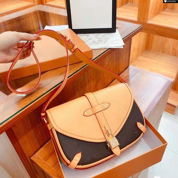 new 2021 vintage lock saddle bag single girls women genuine leather handbag shoulder fashion messenger bags relaxing inclined bag female 
new 2021 vintage lock saddle bag single girls women genuine leather handbag shoulder fashion messenger bags relaxing inclined bag female