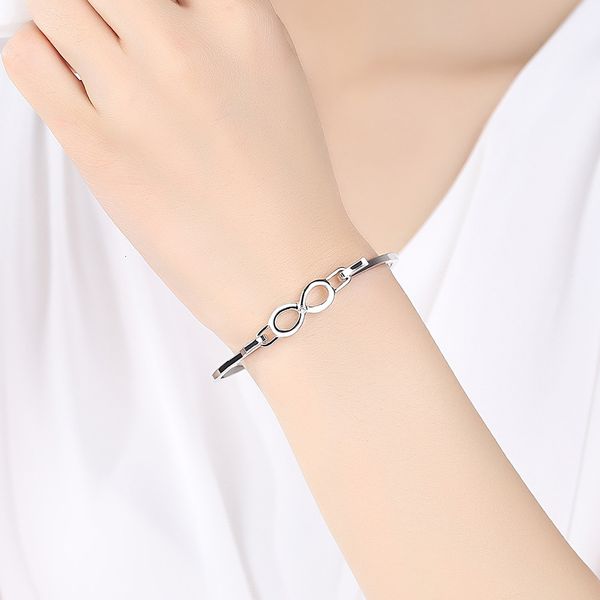 wholesale micro zircon 8 shaped designer jewelry popular in europe and the united states bracelet, Black
wholesale micro zircon 8 shaped designer jewelry popular in europe and the united states bracelet, Black