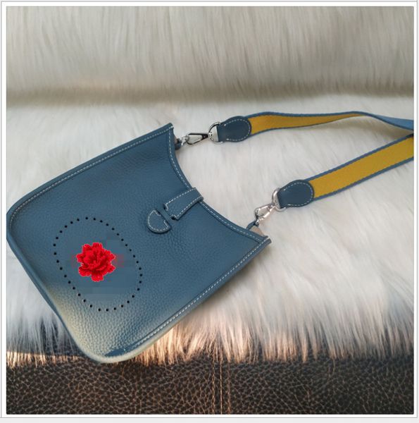 new fashion casual one shoulder small square with litchi grain cowhide leather messenger mini women's bag
new fashion casual one shoulder small square with litchi grain cowhide leather messenger mini women's bag