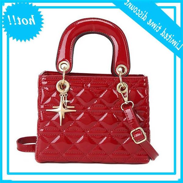 designer trending crossbody task for women 2021 new lady handbags shoulder with hanger fire fashion handle women's bags
designer trending crossbody task for women 2021 new lady handbags shoulder with hanger fire fashion handle women's bags