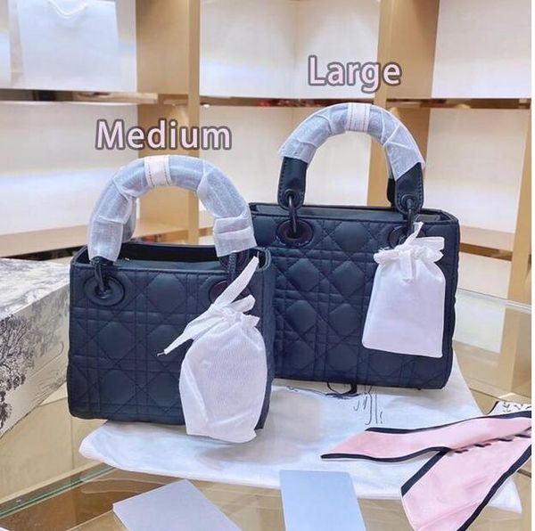 2020 designer luxury handbags purses women shoulder bag genuine leather with fabric cross-body saddle handbag bag 0002
2020 designer luxury handbags purses women shoulder bag genuine leather with fabric cross-body saddle handbag bag 0002