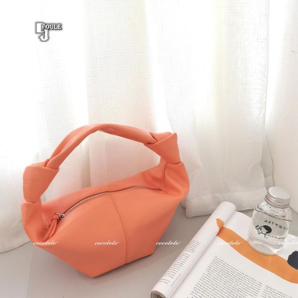 2021 new net red with the same candy-colored knot rope handbag cloud ox horn one-shoulder bag yuanbao under the small bag
2021 new net red with the same candy-colored knot rope handbag cloud ox horn one-shoulder bag yuanbao under the small bag