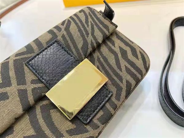 2022vintage cowhide fashion popular french stick bag portable one shoulder messenger buckle flip bag
2022vintage cowhide fashion popular french stick bag portable one shoulder messenger buckle flip bag