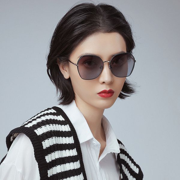 2021 new polarized trendy fashion metal hollow big frame sunglasses women trend, White;black
2021 new polarized trendy fashion metal hollow big frame sunglasses women trend, White;black