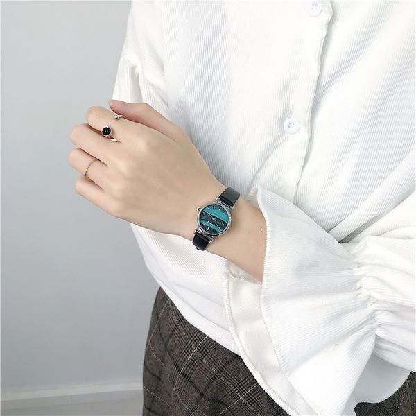 french minority watch female students korean version simple and slim band, small and exquisite small dial, retro literature and art of small, Slivery;brown
french minority watch female students korean version simple and slim band, small and exquisite small dial, retro literature and art of small, Slivery;brown
