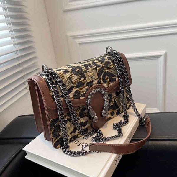 2022 factory wholesale women's autumn and winter new chain fashion print small square bag foreign style leisure one shoulder messenger
2022 factory wholesale women's autumn and winter new chain fashion print small square bag foreign style leisure one shoulder messenger
