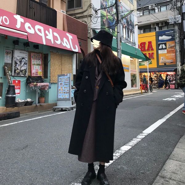 black woollen women's medium length hepburn style new winter korean thickened over knee woolen coat
black woollen women's medium length hepburn style new winter korean thickened over knee woolen coat