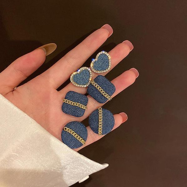 fashion temperament charm pave crystal heart geometry statement stud earrings for women girls all match jewelry as969, Golden;silver
fashion temperament charm pave crystal heart geometry statement stud earrings for women girls all match jewelry as969, Golden;silver