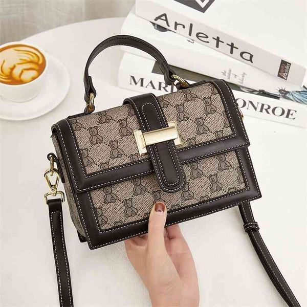 factory shop carlo daisy women's fashion versatile hand printed messenger one shoulder small square bag
factory shop carlo daisy women's fashion versatile hand printed messenger one shoulder small square bag