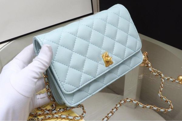 new luxury style ladies hand carry crossbody handbag sheepskin golden ball dinner chain net red envelope designer classica19*12*4.cm
new luxury style ladies hand carry crossbody handbag sheepskin golden ball dinner chain net red envelope designer classica19*12*4.cm