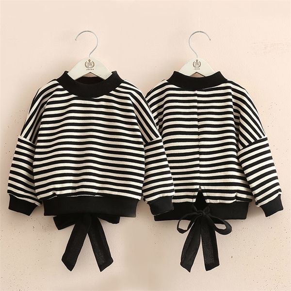 2020 autumn spring 3 4 6 8 10 12 years children o-neck knitted pullover cotton white black striped sweater for kids baby girls lj201128, Blue
2020 autumn spring 3 4 6 8 10 12 years children o-neck knitted pullover cotton white black striped sweater for kids baby girls lj201128, Blue