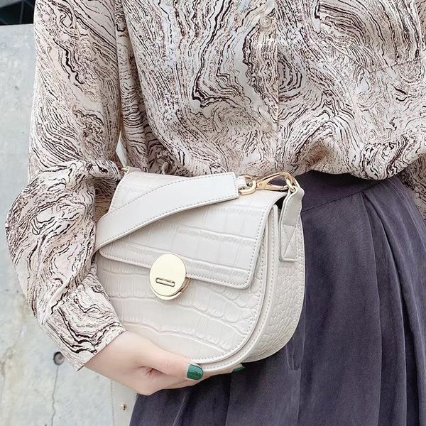 fashion leather women's bag horseshoe buckle retro cow leather shoulder strap single shoulder slanting half round
fashion leather women's bag horseshoe buckle retro cow leather shoulder strap single shoulder slanting half round