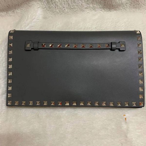 luxurys designers crossbody bags gold rivet chains bags clutch bag socialite envelope bag red black nude brown silver colors
luxurys designers crossbody bags gold rivet chains bags clutch bag socialite envelope bag red black nude brown silver colors