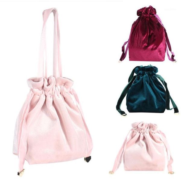 3 colors bag household portable velvet makeup cosmetic bag drawstring storage for outdoor traveling1
3 colors bag household portable velvet makeup cosmetic bag drawstring storage for outdoor traveling1