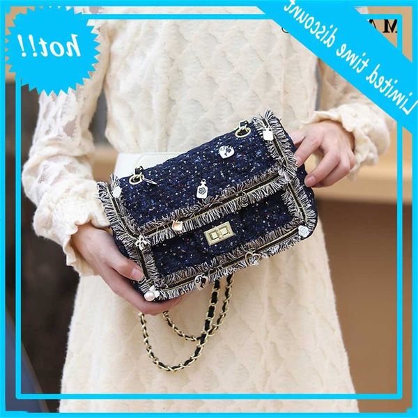 maidudu women's autumn and winter 2020 new fragrance woolen chain single shoulder cross small square bag fashion
maidudu women's autumn and winter 2020 new fragrance woolen chain single shoulder cross small square bag fashion