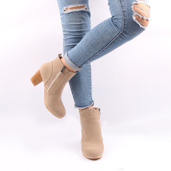 autumn winter women solid european ladies shoes martin suede leather ankle boots with thick scrub size 35-41 y200115, Black
autumn winter women solid european ladies shoes martin suede leather ankle boots with thick scrub size 35-41 y200115, Black