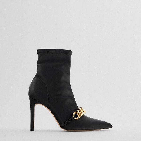 2020 same style designer shoes black pointed toe short boots high thin heel chain acts short boots for women1
2020 same style designer shoes black pointed toe short boots high thin heel chain acts short boots for women1