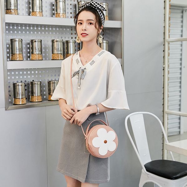 mosaic flower small round bag 2020 fresh and lovely litchi grain shoulder portable messenger women's bag mini mobile phone bag
mosaic flower small round bag 2020 fresh and lovely litchi grain shoulder portable messenger women's bag mini mobile phone bag