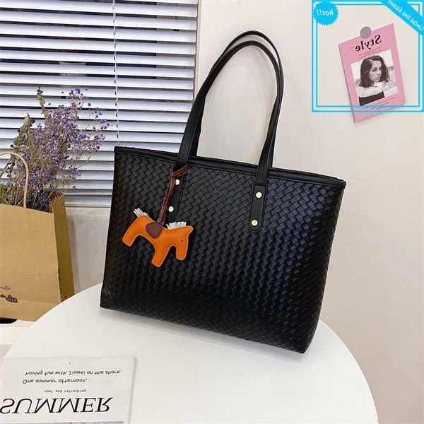 2021 new brand handbag women large to female emmer shoulder bags lady leather shopping bag
2021 new brand handbag women large to female emmer shoulder bags lady leather shopping bag