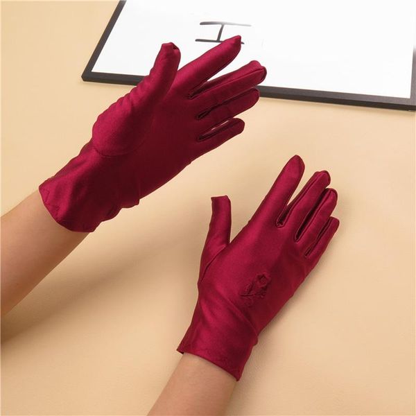 1 пара моды защиты от солнца наручные перчатки женщин эластичные guantes цветочные вышивки варежки леди короткими перчатками вождения перчат
1 пара моды защиты от солнца наручные перчатки женщин эластичные guantes цветочные вышивки варежки леди короткими перчатками вождения перчат