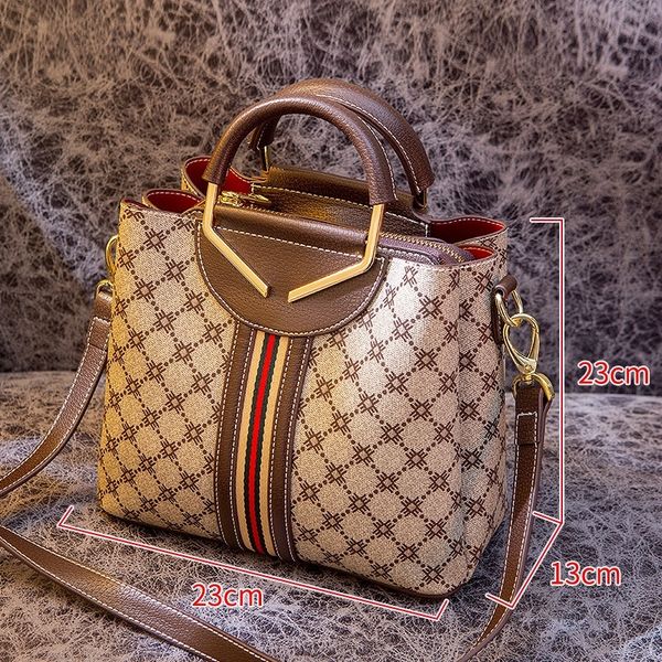 k3hu 2021 designer fashion brand luxury 28cm classic messenger bag leather handbag lady fannypack soft leather shoulder bag 3a, Blue;pink
k3hu 2021 designer fashion brand luxury 28cm classic messenger bag leather handbag lady fannypack soft leather shoulder bag 3a, Blue;pink