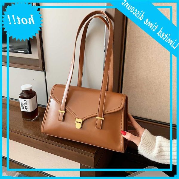 large capacity commuter tote 2021 new autumn and winter single shoulder women's bag
large capacity commuter tote 2021 new autumn and winter single shoulder women's bag