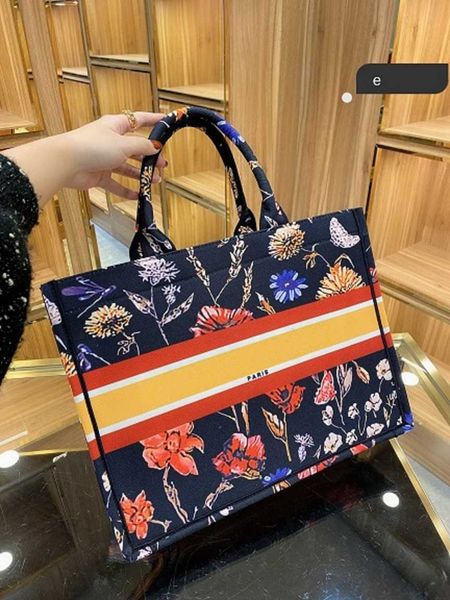 20aw fashion new handbag designer printed embroidery multicolor one shoulder large capacity bucket bag
20aw fashion new handbag designer printed embroidery multicolor one shoulder large capacity bucket bag