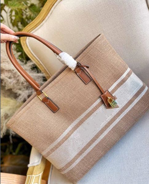 2022luxury 5a embroidery ladies bag classic brand three-dimensional texture canvas large capacity shoppingbag handbag s001
2022luxury 5a embroidery ladies bag classic brand three-dimensional texture canvas large capacity shoppingbag handbag s001