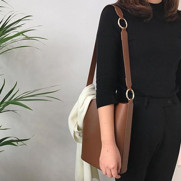 superior2020 woman bag chic all-match tide ins bucket single shoulder package will capacity pu
superior2020 woman bag chic all-match tide ins bucket single shoulder package will capacity pu