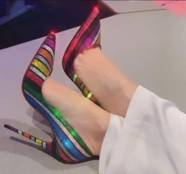 sexy multi-color sequined свадебная обувь невесты радуга нашивки bling bling блестками платья женщин обувь острым носом шпильках насосы, Black
sexy multi-color sequined свадебная обувь невесты радуга нашивки bling bling блестками платья женщин обувь острым носом шпильках насосы, Black