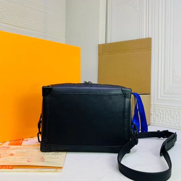 2022 new style leather presbyopia portable bag mail chain diagonal handbag shoulder bags 11226, Black;red
2022 new style leather presbyopia portable bag mail chain diagonal handbag shoulder bags 11226, Black;red