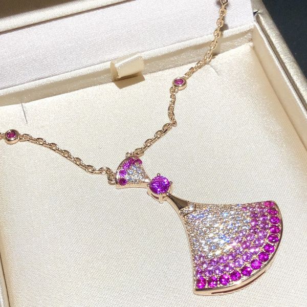 2021 new luxury fashion design pink sapphire dress large necklace decorated with pavé diamond classic female necklace ing, Red;brown
2021 new luxury fashion design pink sapphire dress large necklace decorated with pavé diamond classic female necklace ing, Red;brown