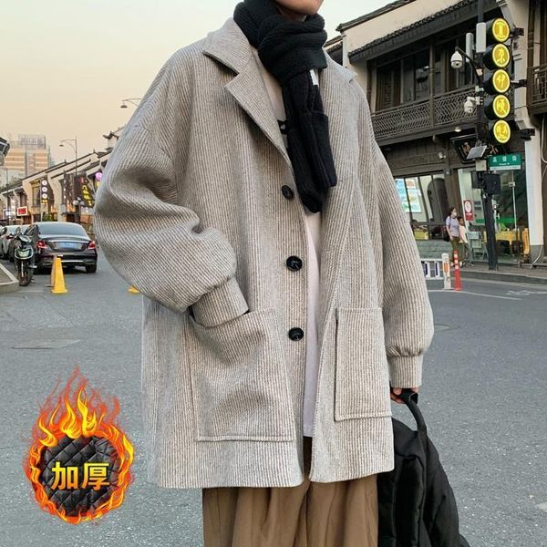 2020 new thickened windbreaker men's medium length loose design wool coat handsome jacket men, Tan;black
2020 new thickened windbreaker men's medium length loose design wool coat handsome jacket men, Tan;black