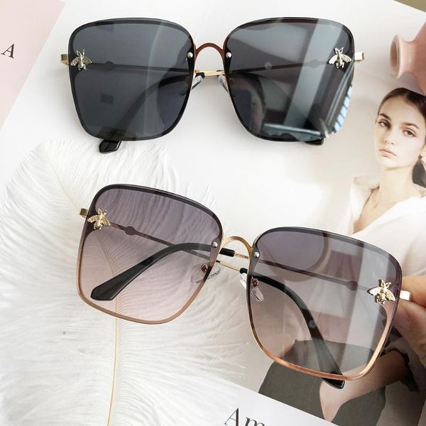 2020 design women sunglasses oculos cute bee design mirror female sun glasses square feminino zonnebril dames gafas1, White;black
2020 design women sunglasses oculos cute bee design mirror female sun glasses square feminino zonnebril dames gafas1, White;black