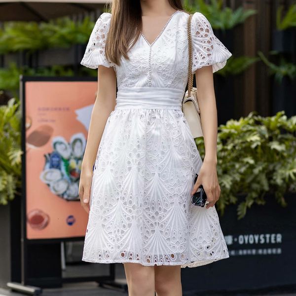2021 summer ethnic retro-embroidered hollow flowers v-neck beads short sleeves thin dress of women mbwb, Black;gray
2021 summer ethnic retro-embroidered hollow flowers v-neck beads short sleeves thin dress of women mbwb, Black;gray