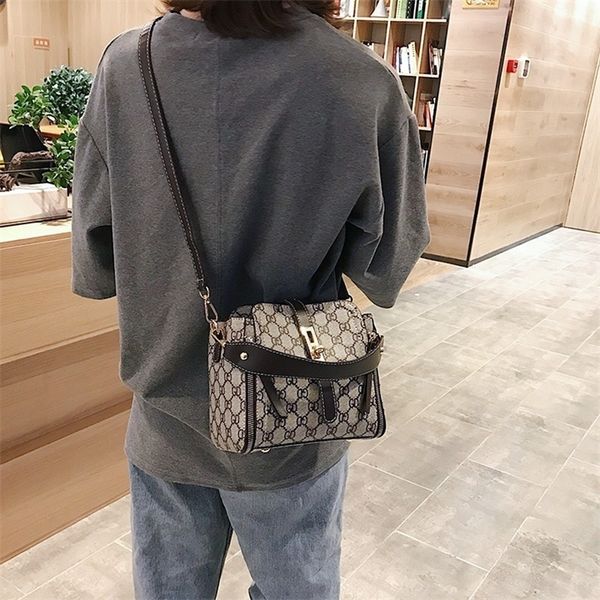small female new autumn tide korean version versatile fashion printed bucket single shoulder messenger bag old flower bag
small female new autumn tide korean version versatile fashion printed bucket single shoulder messenger bag old flower bag