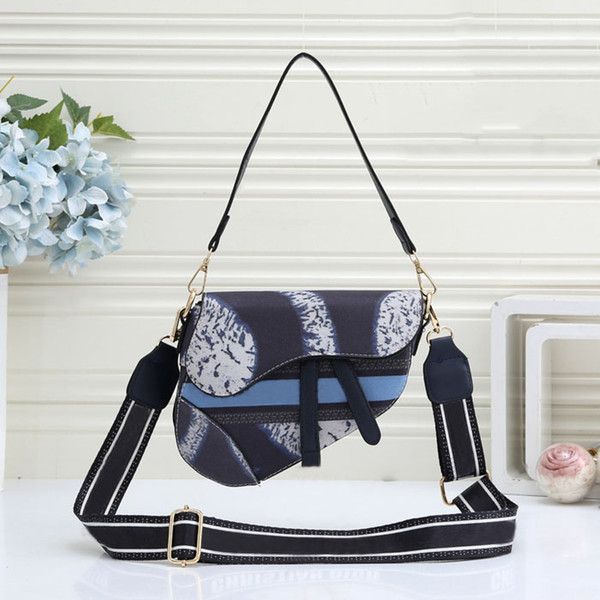 new 2020 fashion women's saddle bag twill jacquard canvas fashion designer shoulder bag handbag ins party bag
new 2020 fashion women's saddle bag twill jacquard canvas fashion designer shoulder bag handbag ins party bag