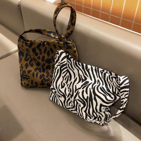 старинные zebra leopard pattern handbag tites 2020 женщины ретро животные узор подмышенные сумки наке сумки мультчины путешествия мешок коше
старинные zebra leopard pattern handbag tites 2020 женщины ретро животные узор подмышенные сумки наке сумки мультчины путешествия мешок коше