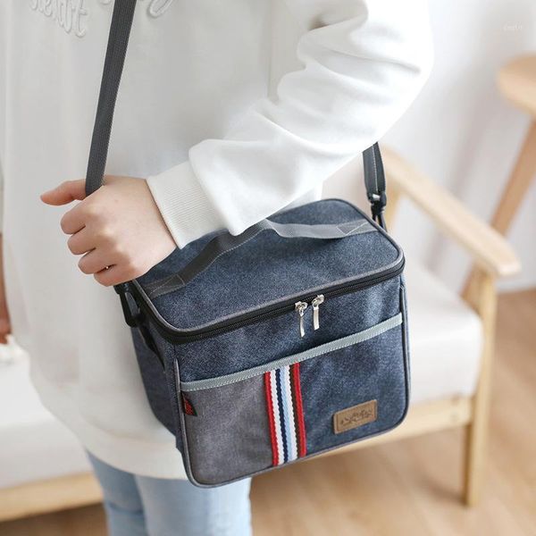 insulated bento bag shoulder strap insulated bag oxford cloth aluminum film stripe refrigerated1
insulated bento bag shoulder strap insulated bag oxford cloth aluminum film stripe refrigerated1