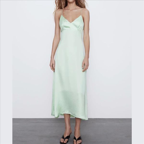 2020 new women summer light green v neck midi satin dress back cut out thin straps elastic female casual fashion elegant dresses, Black;gray
2020 new women summer light green v neck midi satin dress back cut out thin straps elastic female casual fashion elegant dresses, Black;gray