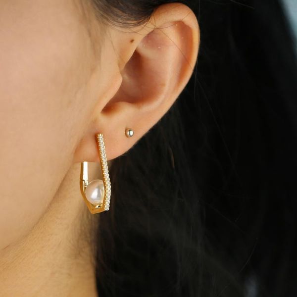hoop & huggie drop small earring with cz pearl paved fashion cute women wedding jewelry for xmas festival gift, Golden;silver
hoop & huggie drop small earring with cz pearl paved fashion cute women wedding jewelry for xmas festival gift, Golden;silver