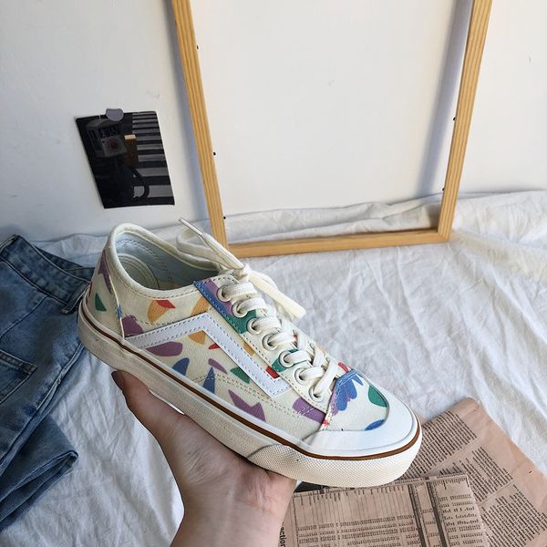 canvas shoes women's all-match board shoes 2020 summer new korean style all-match graffiti canvas shoes low c1120, Black
canvas shoes women's all-match board shoes 2020 summer new korean style all-match graffiti canvas shoes low c1120, Black